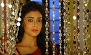 வித்தியாசமான தோற்றத்தில் ஷ்ரேயா 